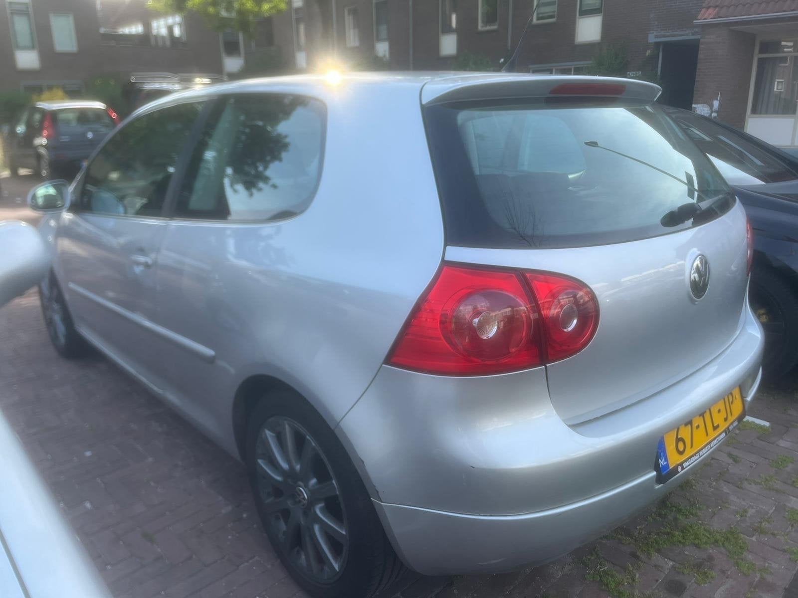 Volkswagen Golf 1.6 16V FSI 85KW 3D 2006 Grijs, Auto's, Voorwielaandrijving, 4 cilinders, 620 kg, 1200 kg