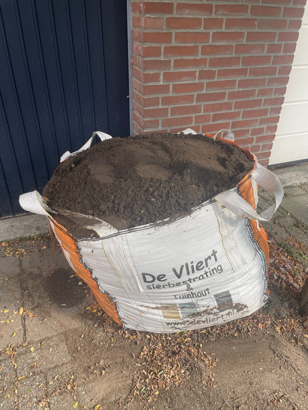 Gratis zwarte grond af te halen (circa 0,5m3), Ophalen, Gebruikt, Ophoogzand