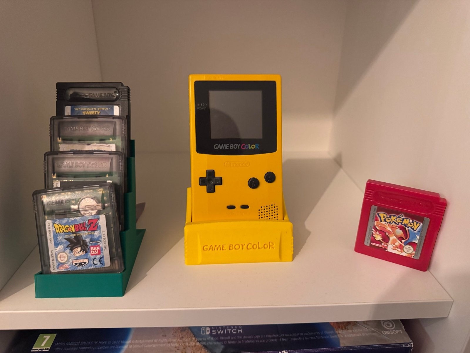 Game Boy Color met games en standaard, Spelcomputers en Games, Ophalen of Verzenden, Zo goed als nieuw, Game Boy Color, Met games