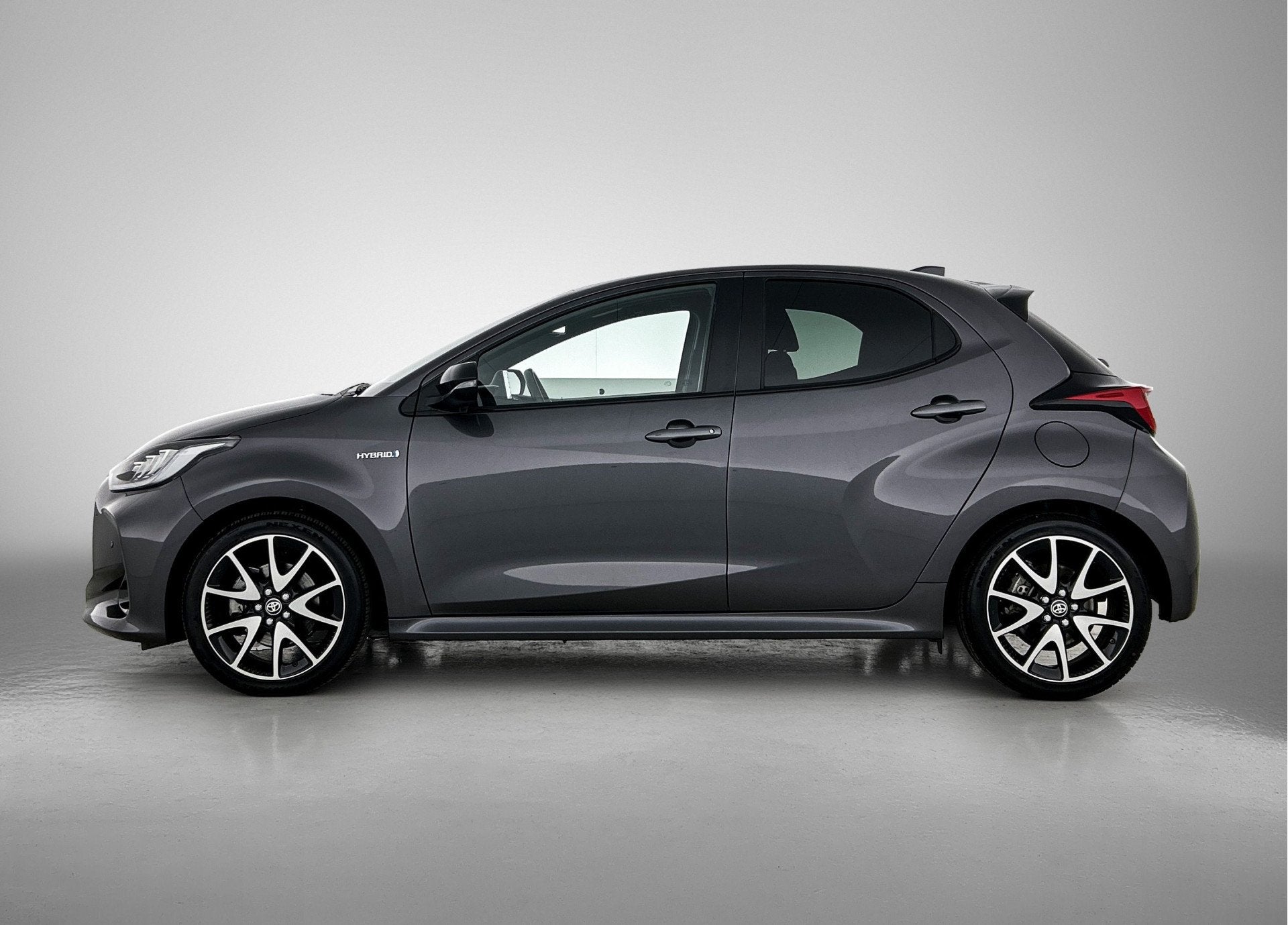 Toyota Yaris 1.5 Hybrid Executive | Dealer onderhouden | JBL, 12 maanden, 450 kg, Gebruikt, 23 km/l