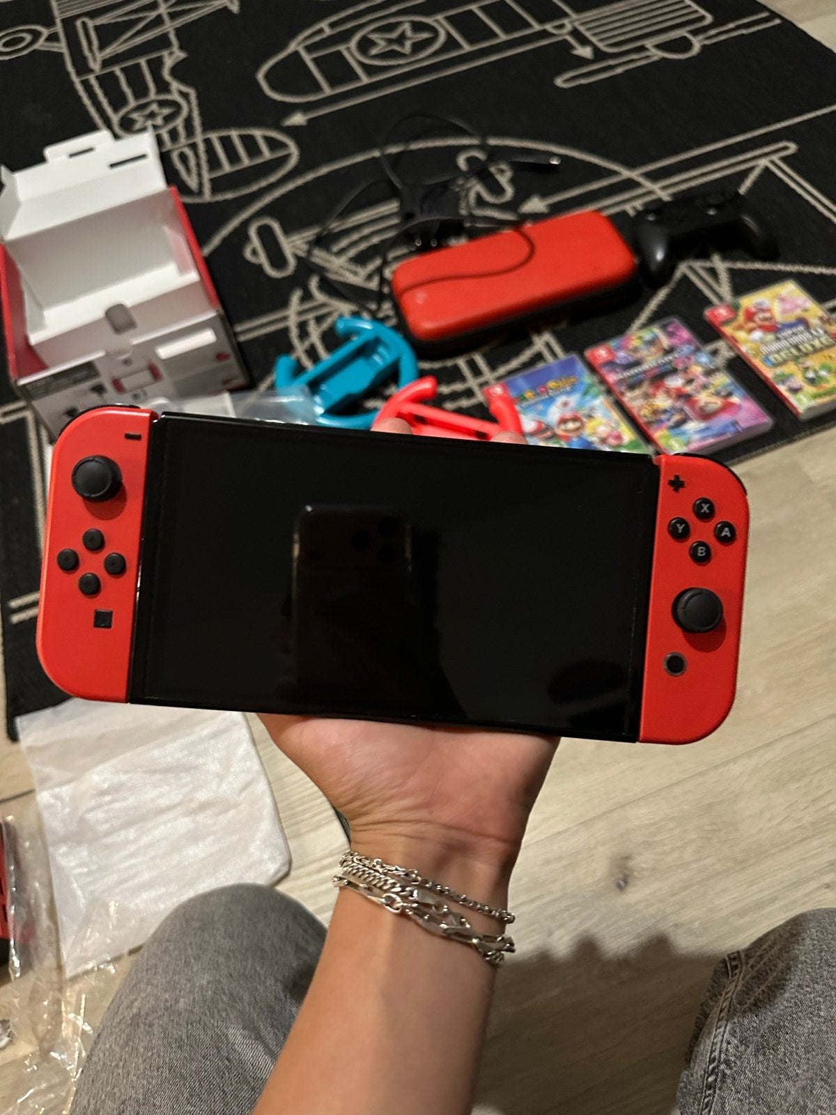 Nintendo Switch Rood Oled + 3 games + pro controller + hoes, Met games, Zo goed als nieuw, Met 3 controllers of meer, Switch OLED