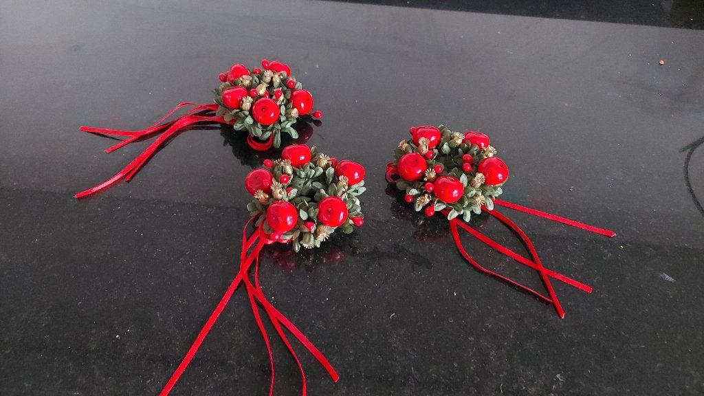 Kaarsringen rood met groen en wat goud, Kunststof, Meerkleurig, Ophalen of Verzenden, Zo goed als nieuw
