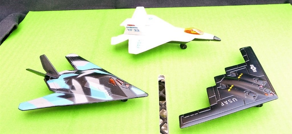 3 straaljager jets F834 F 833,2 VLIEGTUIGJES 1 CHUCO 1HASBRO, Hobby en Vrije tijd, Modelbouw | Vliegtuigen en Helikopters, Overige merken
