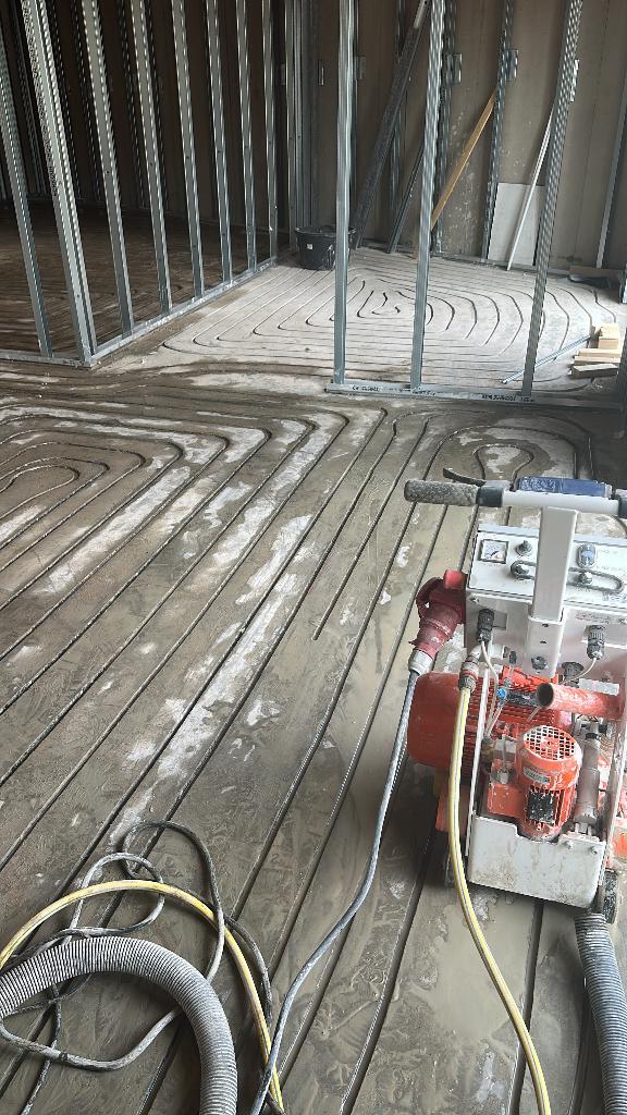 Vloerverwarming frezen zandcement/beton/fermacell, Diensten en Vakmensen, Loodgieters en Installateurs, 24-uursservice, Onderhoud