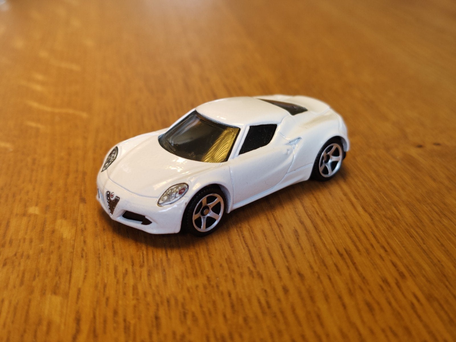 Matchbox Alfa Romeo 4C WIT, Ophalen of Verzenden, Zo goed als nieuw, Auto