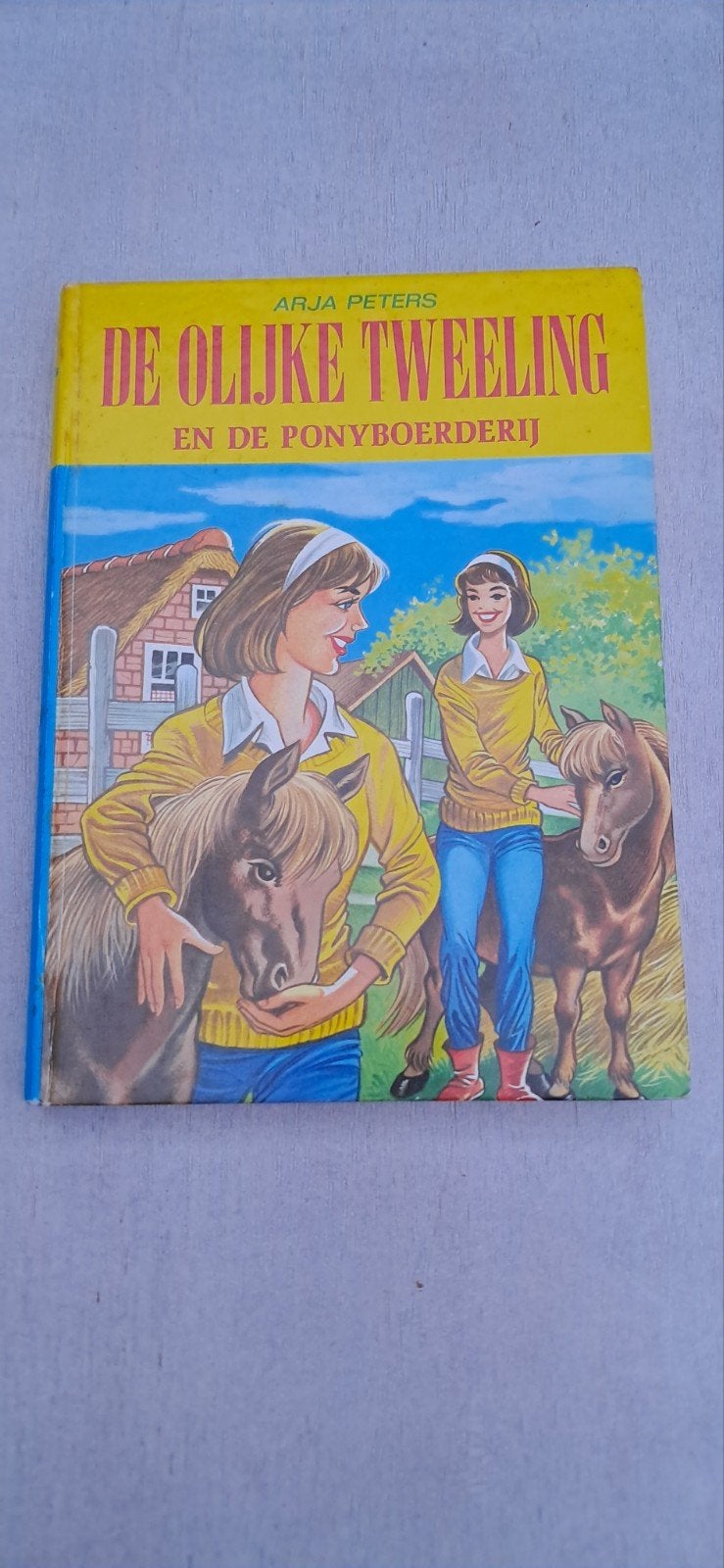 De Olijke Tweeling en de Ponyboerderij - Arja Peters, Ophalen of Verzenden, Gelezen, Arja Peters, Fictie