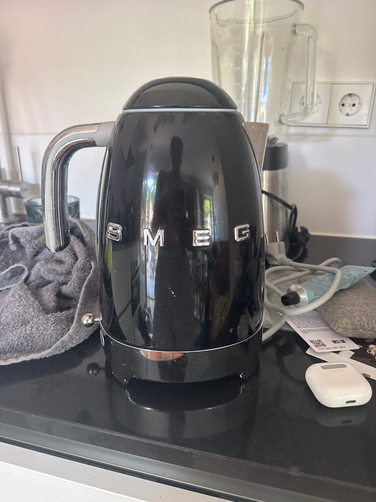Smeg Zwarte Waterkoker - Stijlvol en Functioneel, 1 tot 2 liter, Ophalen, Gebruikt, Draadloos