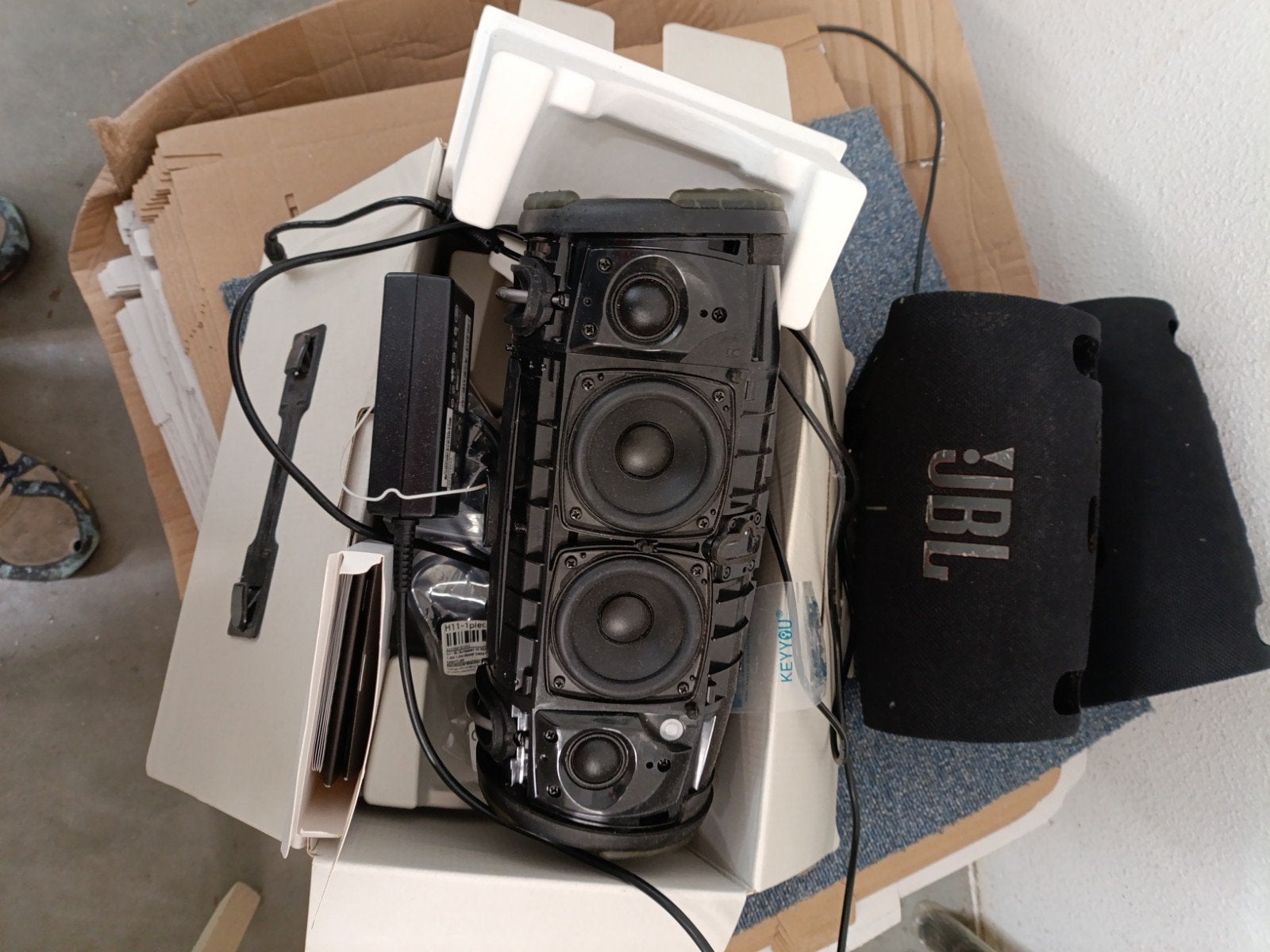 JBL Xtreme 3 defect. In doos met oplader, Overige typen, Info@jbl.com, Ophalen of Verzenden, Niet werkend