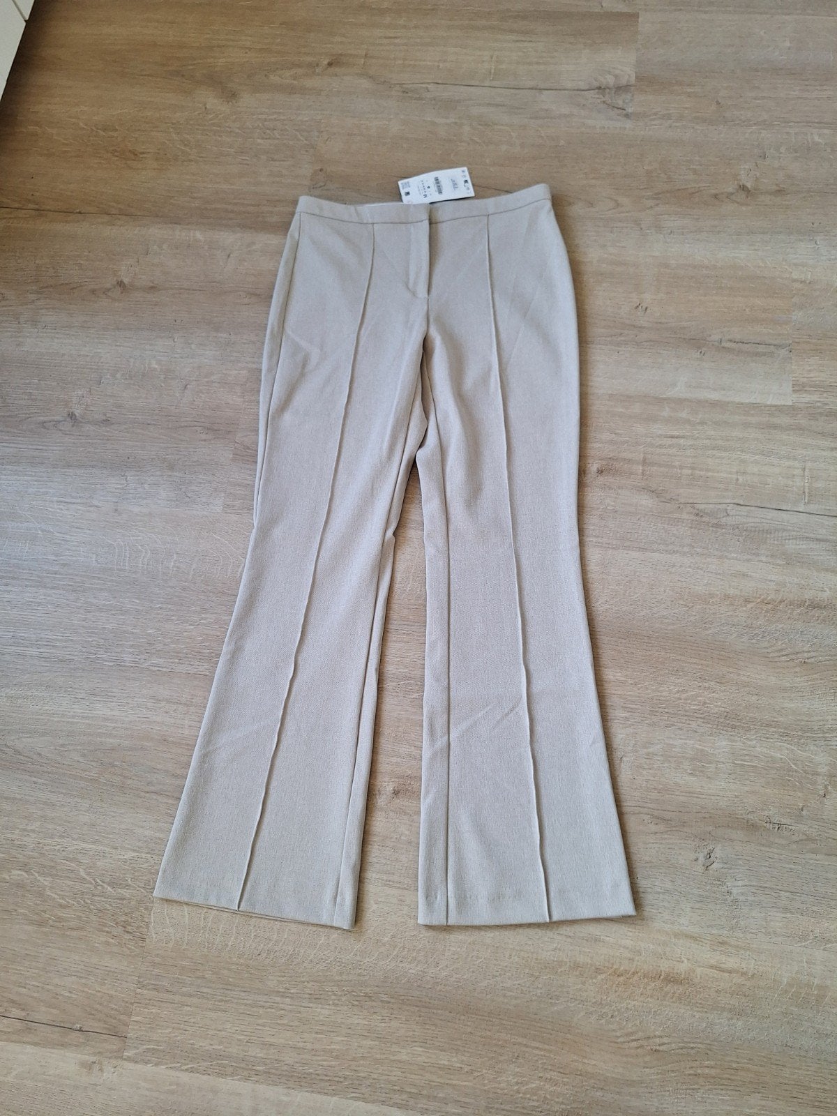 Nieuwe Zara flared broek maat M, Kleding | Dames, Broeken en Pantalons, Maat 38/40 (M), Nieuw, Ophalen of Verzenden, Lang