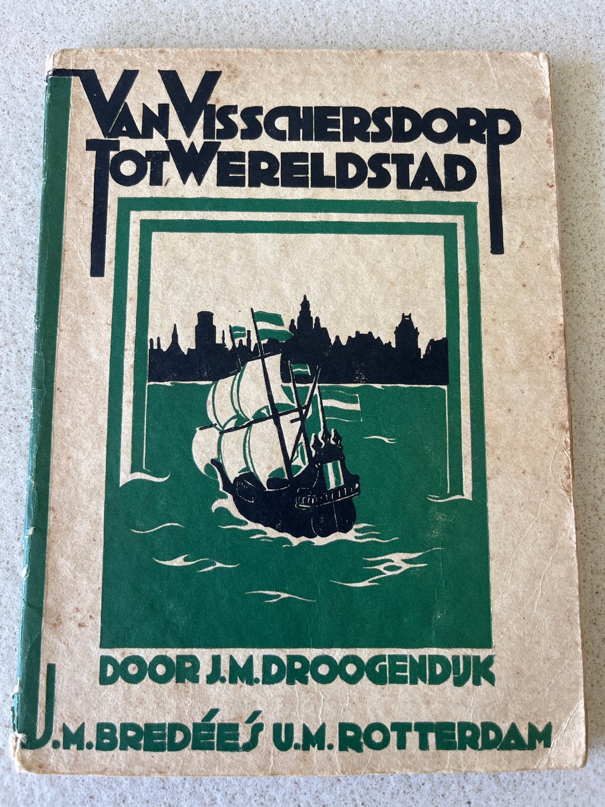 Van Visschersdorp tot Wereldstad - J.M. Droogendijk (1928), Ophalen of Verzenden, 20e eeuw of later, Gelezen