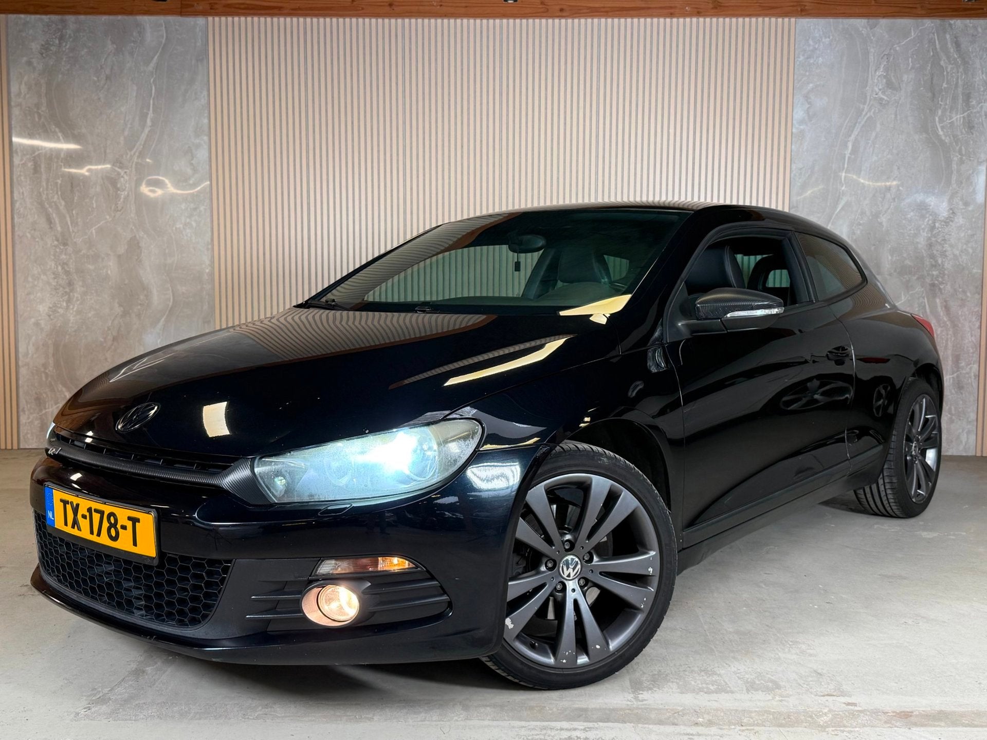 Volkswagen Scirocco 1.4 TSI Highline Plus Leder Navi Carplay, Auto's, Voorwielaandrijving, Euro 5, 15 km/l, Gebruikt