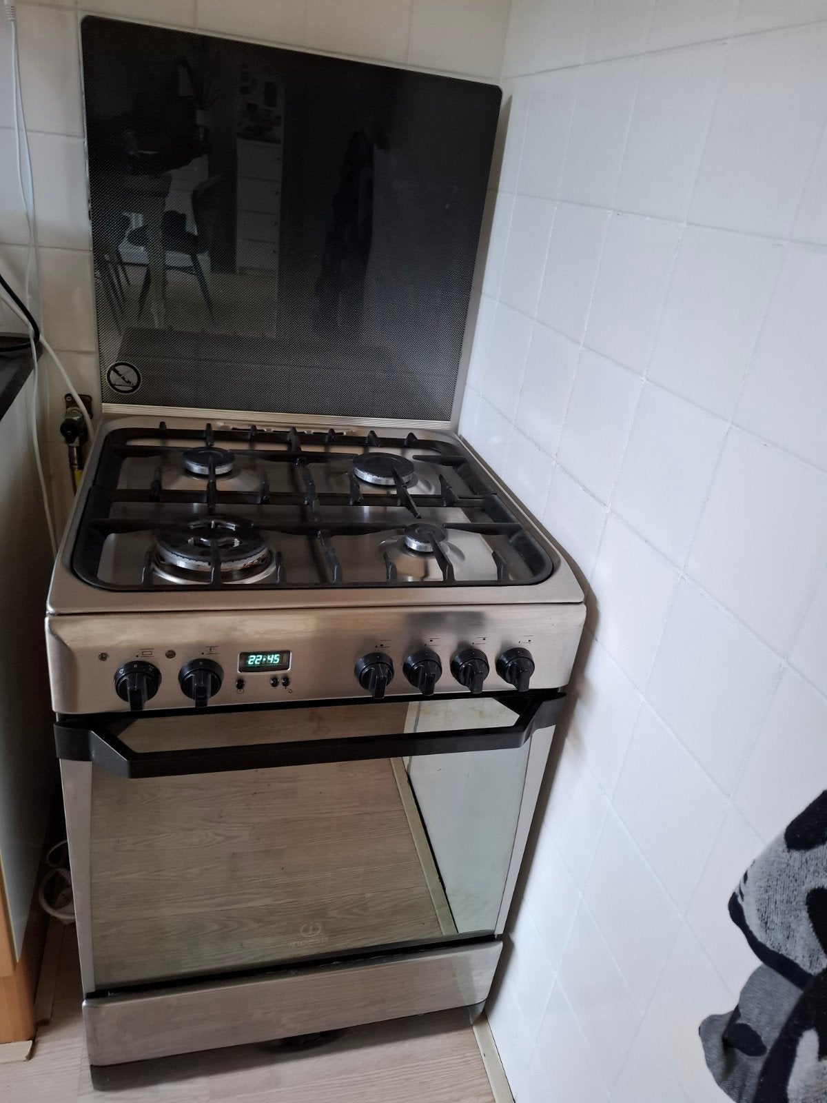 Gasfornuis met 4 pitten en elektrische oven, Gebruikt, Gas, Vrijstaand, 85 tot 90 cm