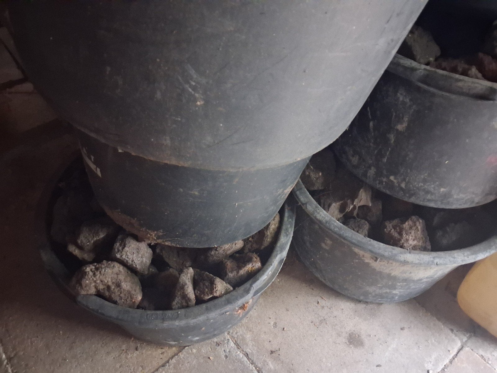 Lava stenen in grote kuipen, Tuin en Terras, Zand, Ophalen of Verzenden, Gebruikt, Overige typen