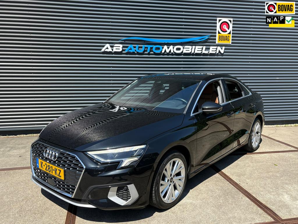 Audi A3 Limousine 30 TFSI Business edition CARPLAY/ NAVI/ PA, Gebruikt, Met garantie (alle), Origineel Nederlands, Bedrijf