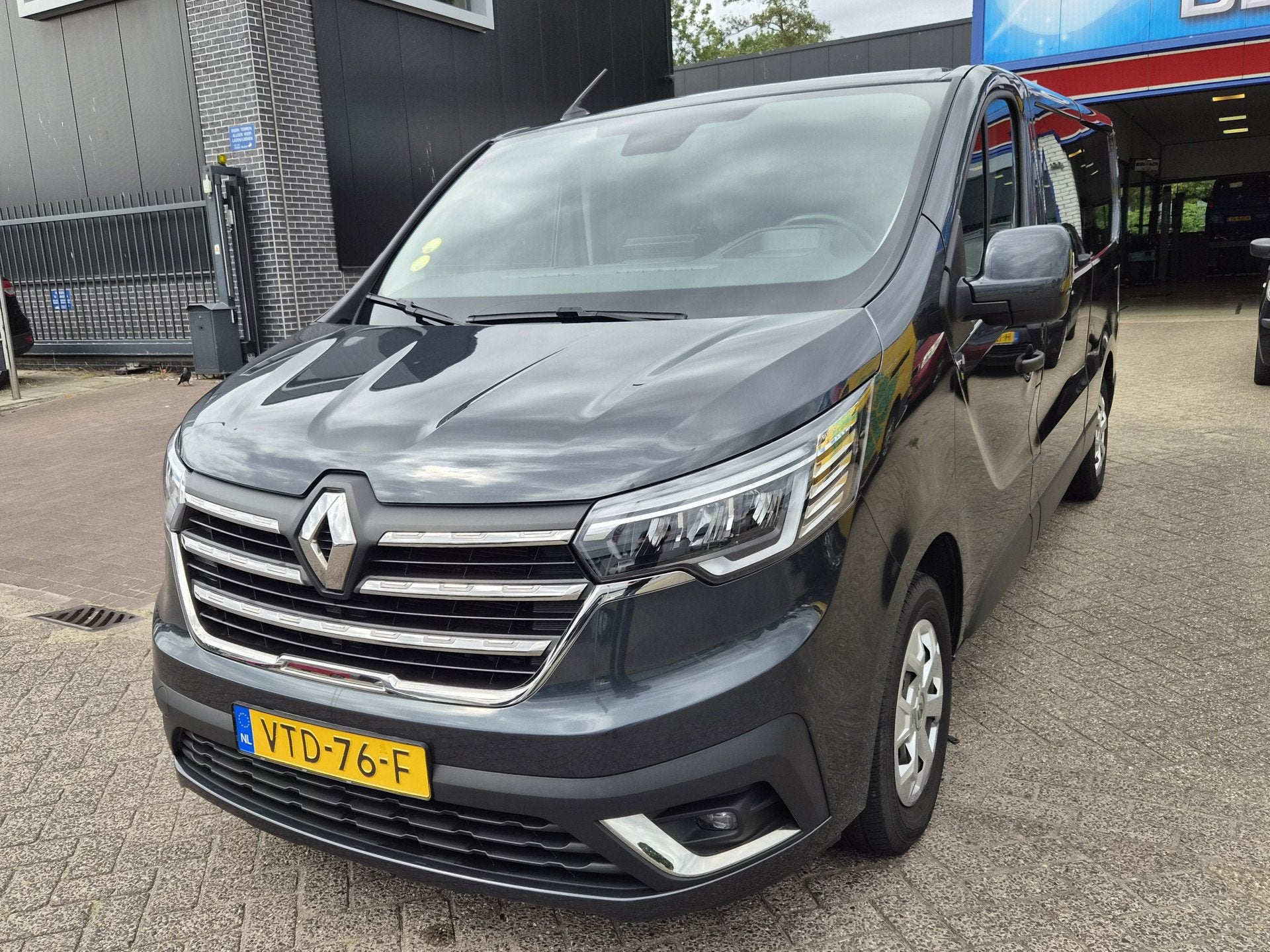 Renault Trafic 2.0 dCi 110 T29 L2H1 DC Work Edition Dubbele, Voorwielaandrijving, Stof, Gebruikt, Euro 6