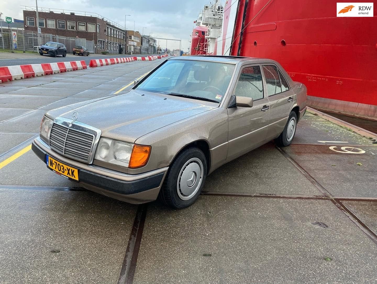 Mercedes-Benz 200 E 2.0 Benzine 118pk 1992 Aandacht Nodig, Automaat, Gebruikt, 4 cilinders, Bruin