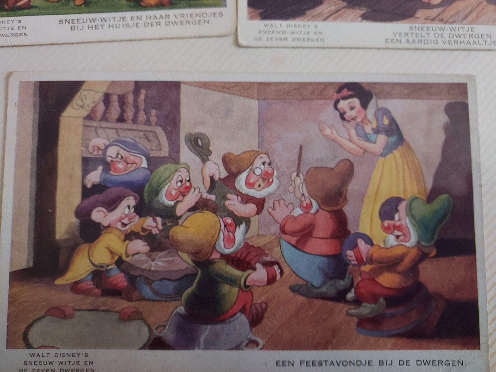 2 Walt Disney Sneeuwwitje en de Zeven Dwergen ansichtkaarten, Ophalen of Verzenden, 1920 tot 1940, Gelopen, Cultuur en Media