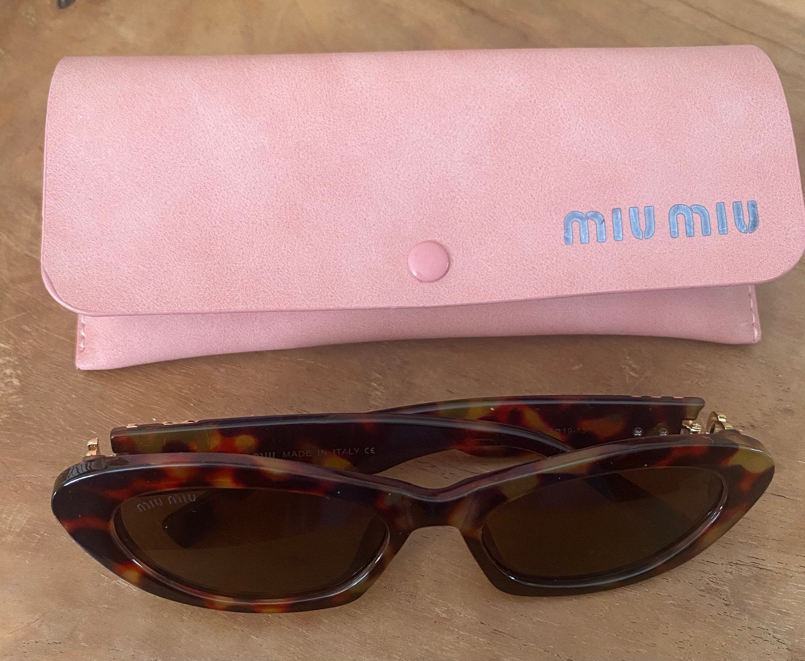 MiuMiu zonnebril, Sieraden, Tassen en Uiterlijk, Zonnebrillen en Brillen | Dames, Ophalen of Verzenden, Zo goed als nieuw, Overige merken