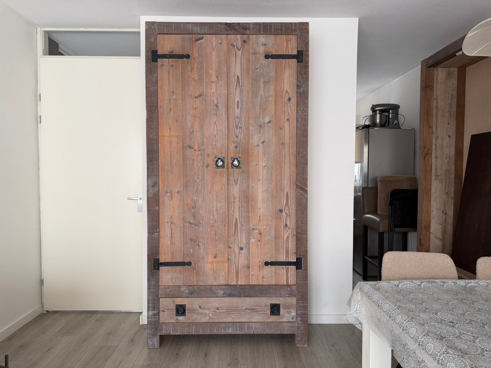 Prachtige Zware Zeer Sterke Kast Massief Houten Tuinkast, Ophalen, Zo goed als nieuw