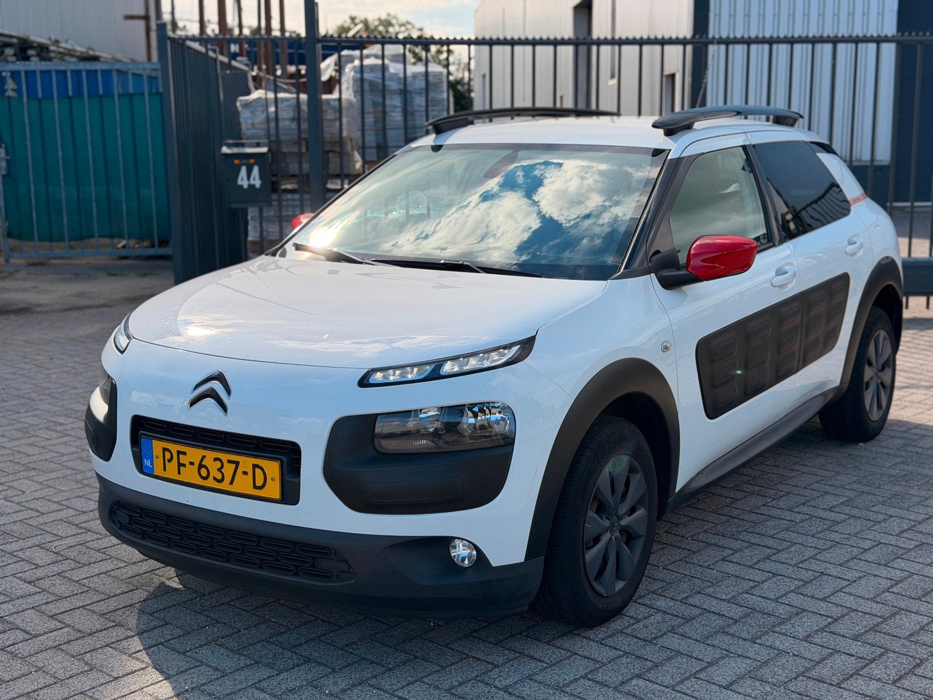 Citroen C4 Cactus 1.6 BlueHDi Business Clima Navi, Auto's, Voorwielaandrijving, Gebruikt, Euro 6, 96 €/maand
