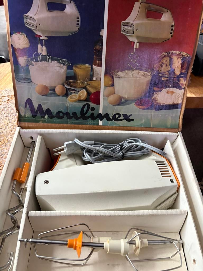 Nieuw Handmixer van Moulinex uit 1968. Model "Batteur Majeur, Minder dan 1 liter, Ophalen of Verzenden, Zo goed als nieuw, 3 snelheden of meer