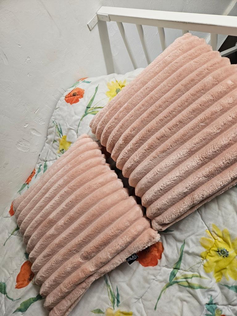 2x Roze Kussens 45x45 Intratuin - Zacht en Decoratief, Ophalen of Verzenden, Zo goed als nieuw, Roze, Vierkant