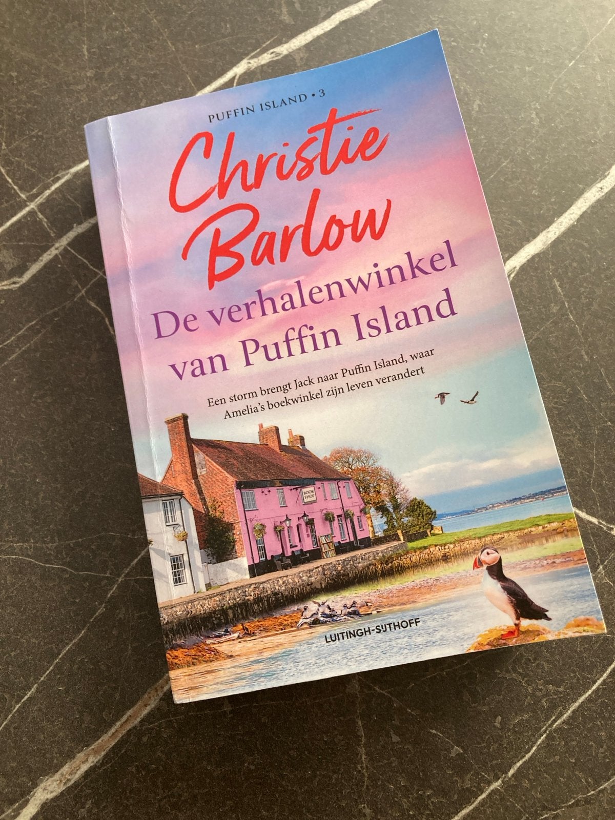 De Verhalenwinkel van Puffin Island - Christie Barlow, Boeken, Verzenden, Zo goed als nieuw, Europa overig