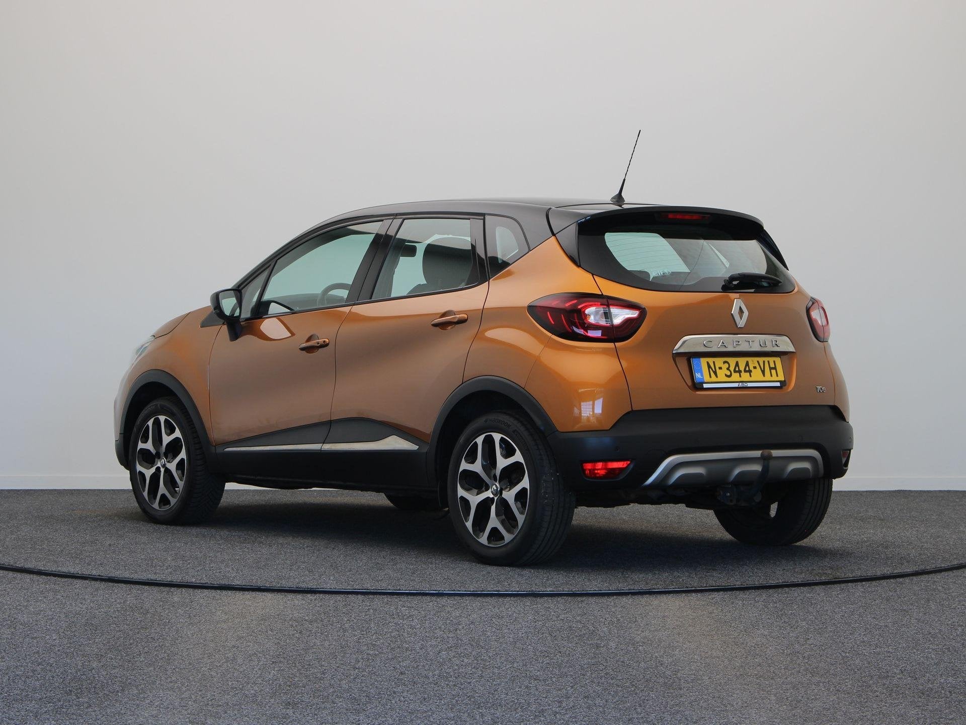 Renault Captur TCe 90pk Intens | Trekhaak | Lichtsensor | Re, Voorwielaandrijving, 898 cc, Stof, Euro 6