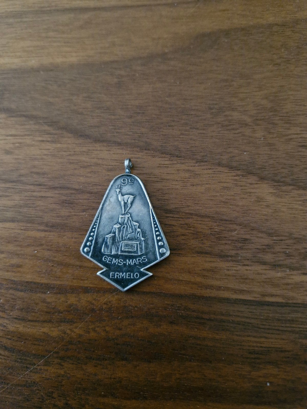 2037 Vintage Zilverkleurig Medaille Gems-Mars Ermelo, Ophalen of Verzenden, Overige materialen