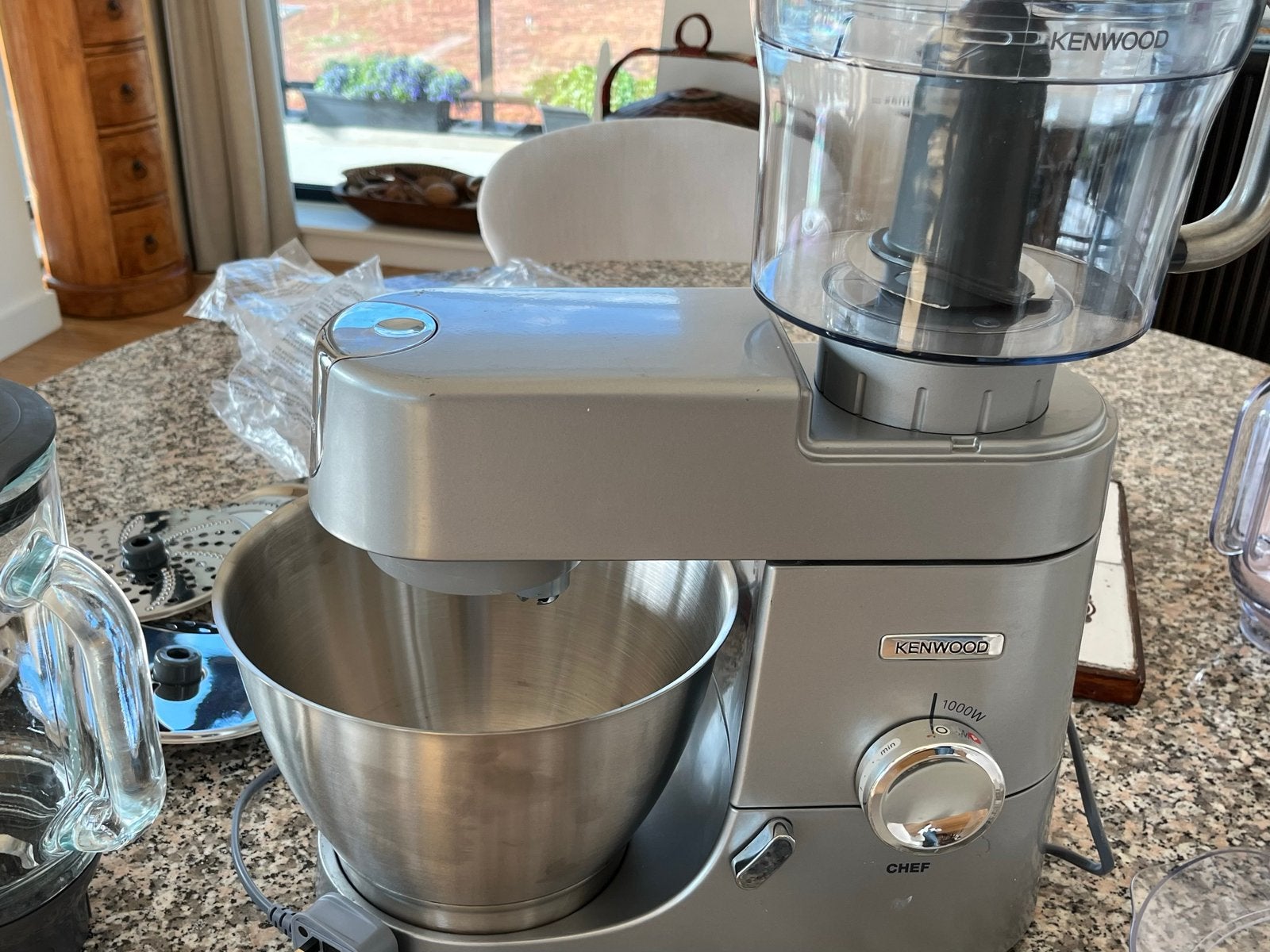Kenwood Chef keukenmachine met veel accessoires, 4 liter of meer, 3 snelheden of meer, Ophalen of Verzenden, Zo goed als nieuw