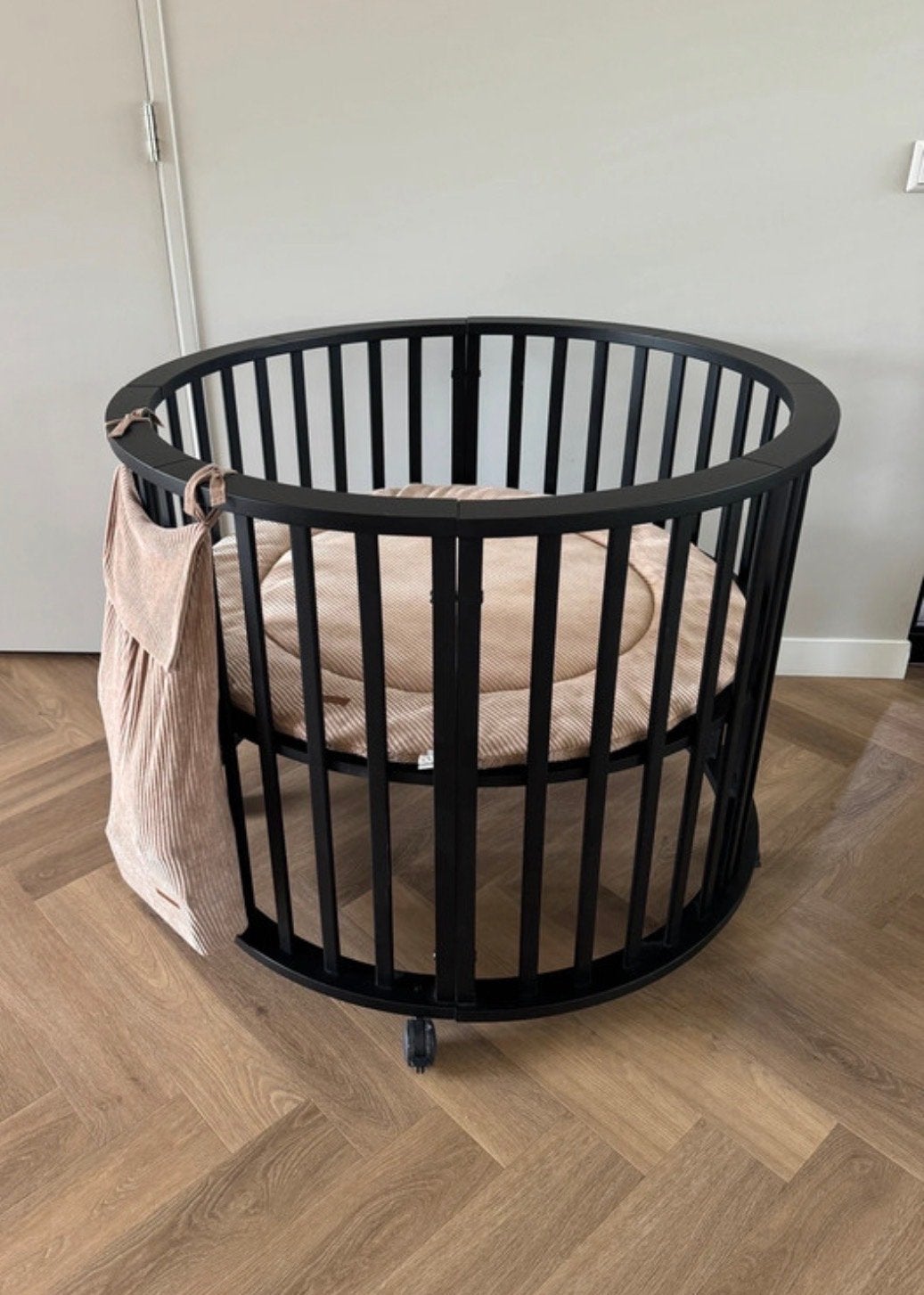 Europe Baby Circa Ronde Box - Mat Zwart, Ophalen, Zo goed als nieuw, Rond, Wieltjes