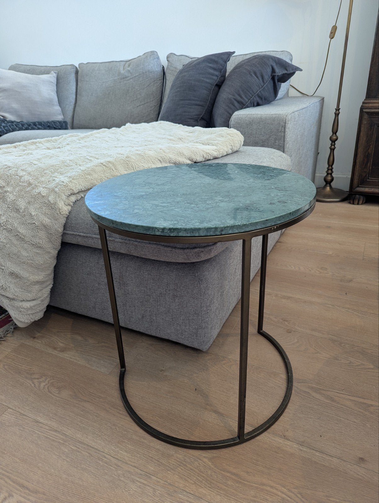 Salontafel met Groen Marmeren Top en Koper Look Frame, Huis en Inrichting, Tafels | Salontafels, Ophalen, Minder dan 50 cm, Overige materialen