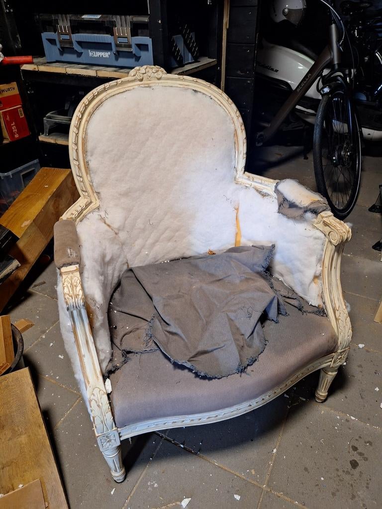 Antieke stoel om te stofferen, Ophalen