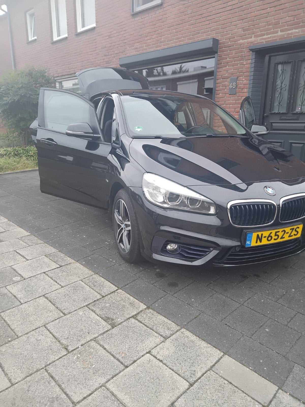 BMW 2-Serie Active Tourer 218i 136pk Aut 2016 Zwart, Auto's, 1345 kg, Zwart, Overige kleuren, Particulier