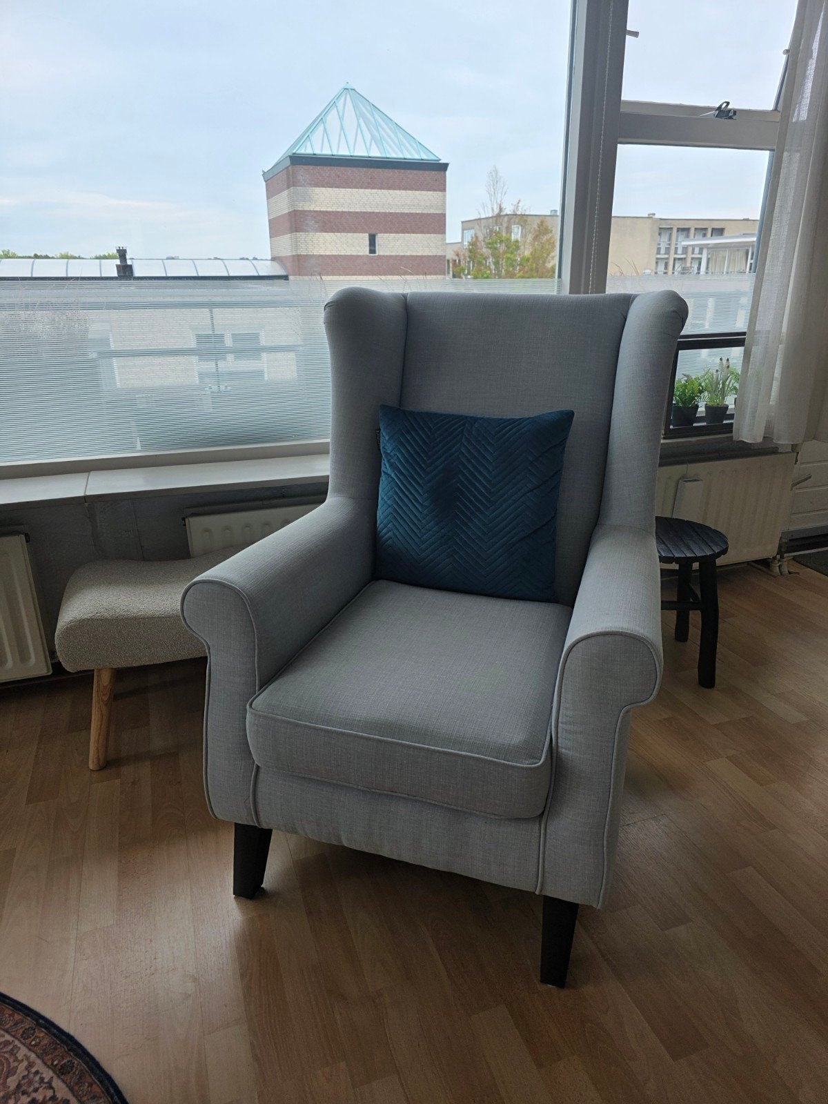 Comfortabele grijze oorfauteuil - Zo goed als nieuw, Ophalen, Klassiek, Modern, Comfort, 75 tot 100 cm, Zo goed als nieuw