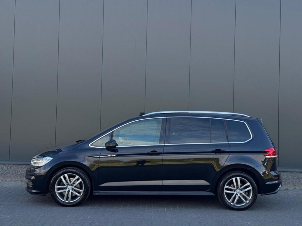 Volkswagen Touran 1.5 TSI 3x R line 7p DSG PANO NAVI LEDER L, Auto's, Volkswagen, Automaat, Automatische klimaatregeling, 4 cilinders