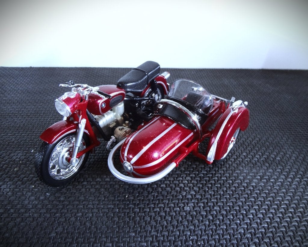 BMW R69S uit 1963 zijspancombinatie Steib  schaal  1:18, Overige merken, Ophalen of Verzenden, Zo goed als nieuw, Groter dan 1:32