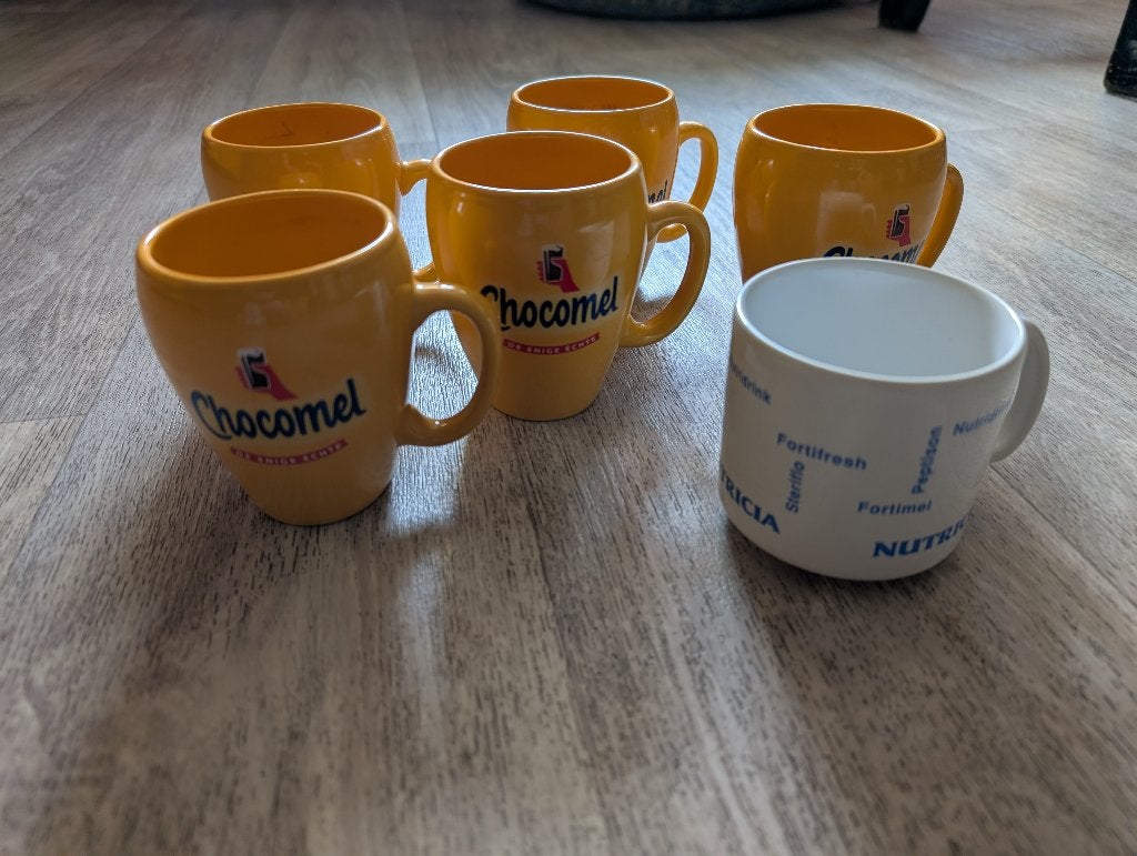 chocomelbekers, Nieuw, Ophalen of Verzenden, Overige stijlen, Kop(pen) en/of Schotel(s)