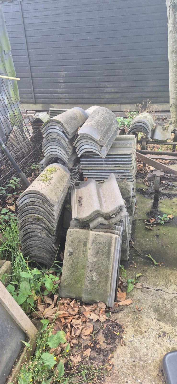 gratis afhalen, beton dak en nok pannen. ,., Ophalen, Grijs, Steen of Klei, Dakpannen