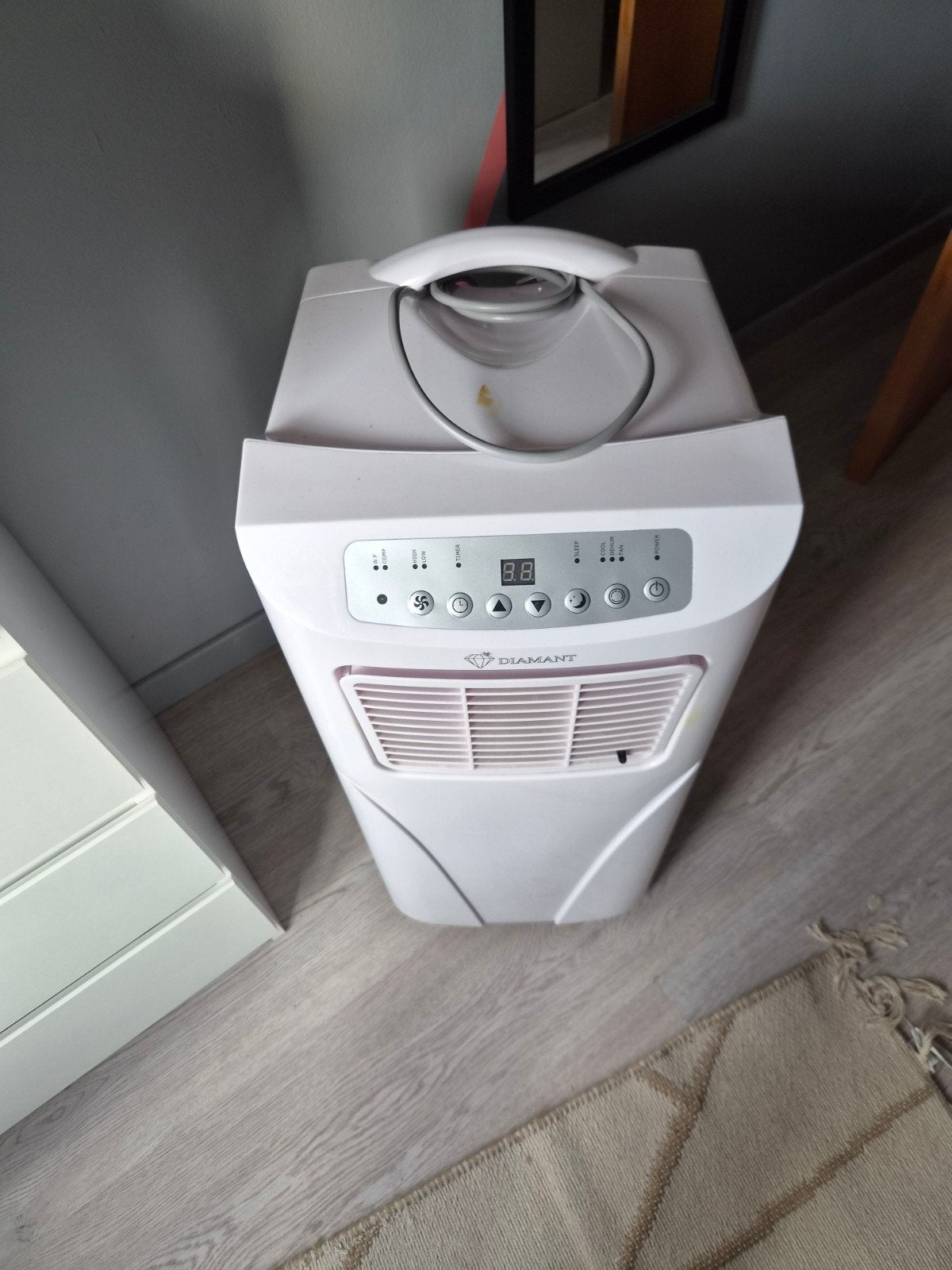 Mobiele airco Diamant 9000 Btu.
In perfect werkende staat.
E, Ophalen, 3 snelheden of meer, Zo goed als nieuw, Mobiele airco