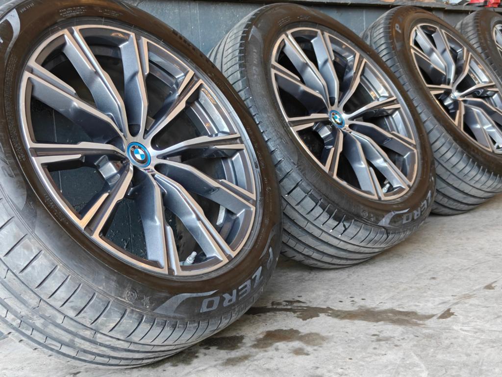 20" inch Originele BMW X5 X6 G05 G06 Zomerset Pirelli 740M, Ophalen, Gebruikt, 275 mm, Banden en Velgen