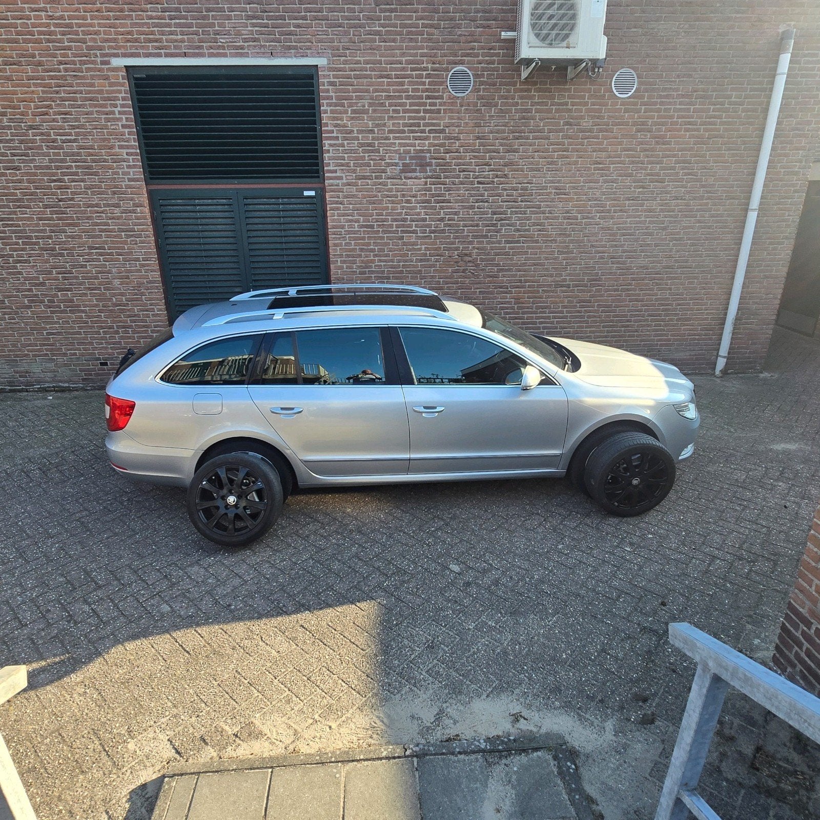 17" Skoda velgen met redelijke zomerbanden, Auto-onderdelen, Banden en Velgen, Ophalen, Gebruikt, Banden en Velgen, 17 inch