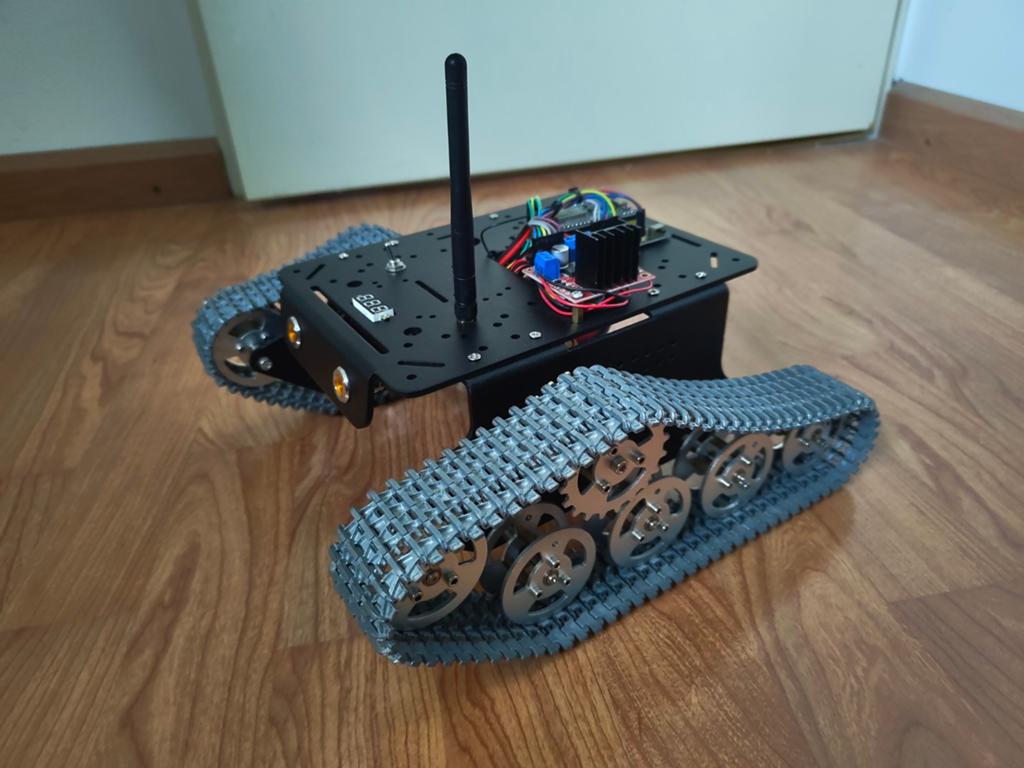 Volledig metalen tankchassis voor Arduino / ESP32, Ophalen of Verzenden, Zo goed als nieuw