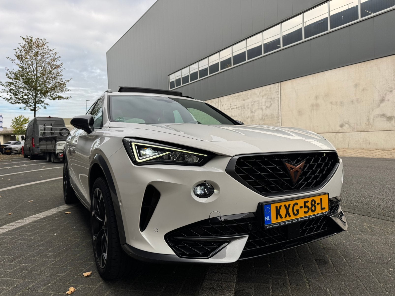 CUPRA Formentor 1.5 TSI DSG | Pano | ACC | Camera | 19”, Auto's, 1498 cc, Formentor, Wit, Parkeerassistent