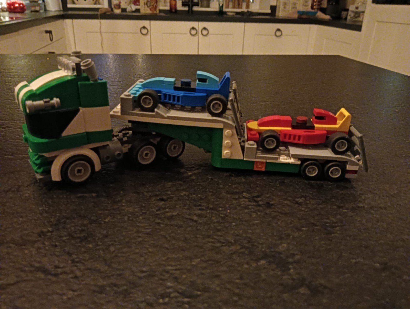 LEGO Creator 3-in-1 Racertransporter (31113), Ophalen of Verzenden, Zo goed als nieuw