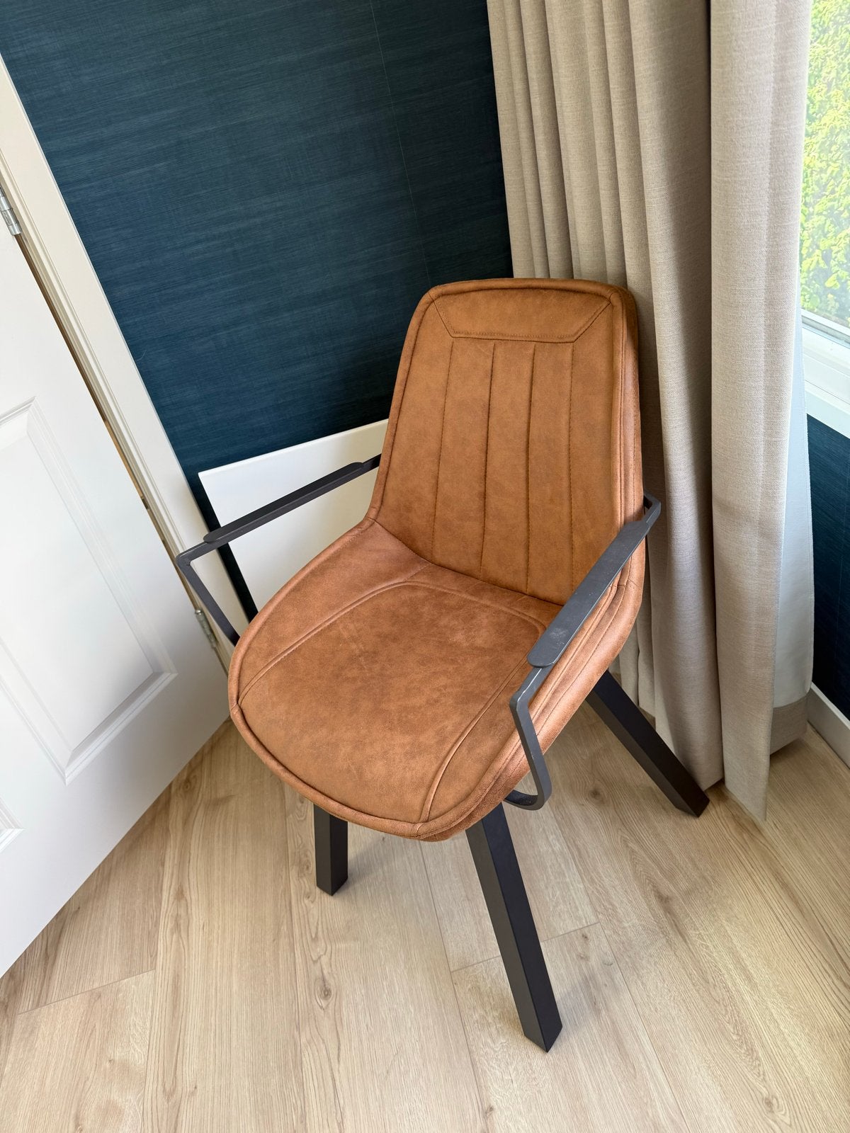 Moderne eetkamerstoelen met armleuningen 4 stuks- Cognac, Huis en Inrichting, Stoelen, Ophalen, Bruin, Zo goed als nieuw, Vier