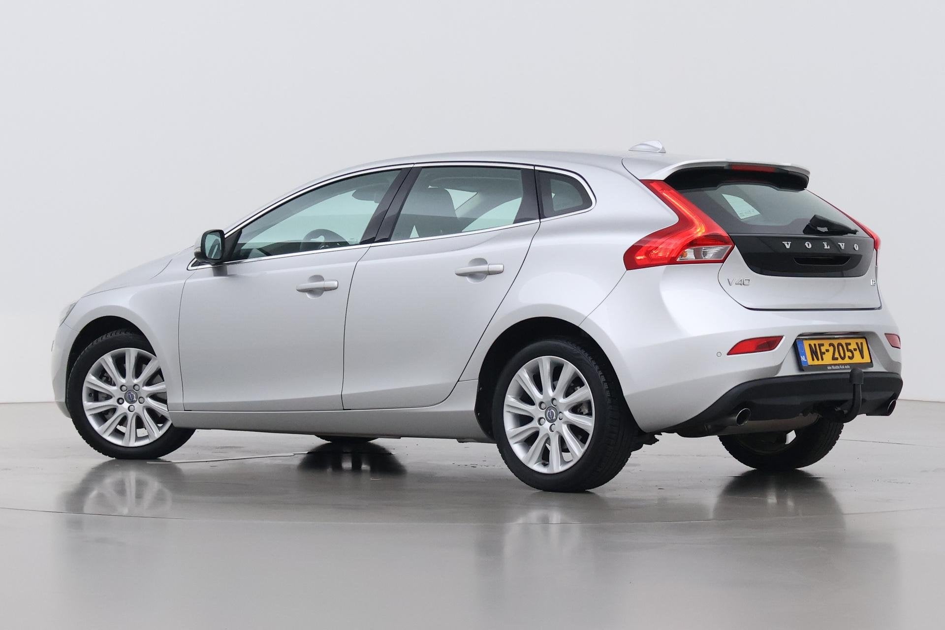 Volvo V40 2.0 D3 Momentum | Trekhaak | ACC | BLIS | Standkac, Auto's, Gebruikt, Euro 6, 4 cilinders, Leder en Stof