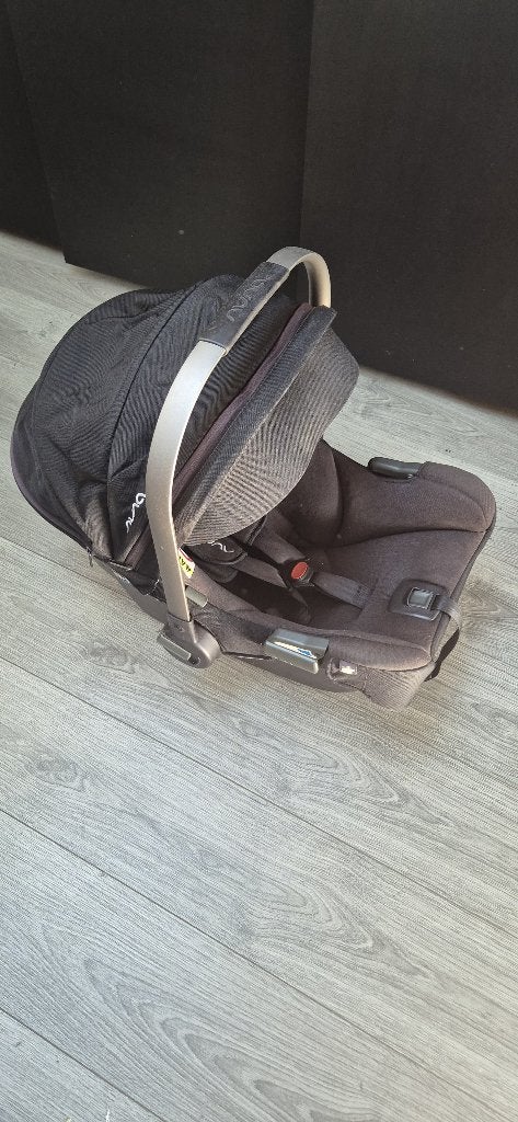Nuna reiswieg, auto stoel en isofix onderstel, Kinderen en Baby's, Autogordel of Isofix, Gebruikt, 0 t/m 13 kg, Ophalen