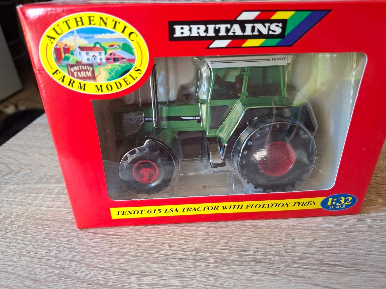 Britains Fendt 615 LSA Tractor met brede banden, Hobby en Vrije tijd, Modelauto's | 1:32, Ophalen of Verzenden, Nieuw