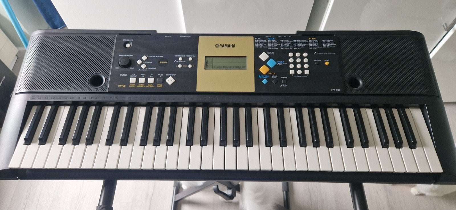 Yamaha YPT-220 keyboard incl. standaard en adapter, Ophalen, Gebruikt, 61 toetsen, Yamaha
